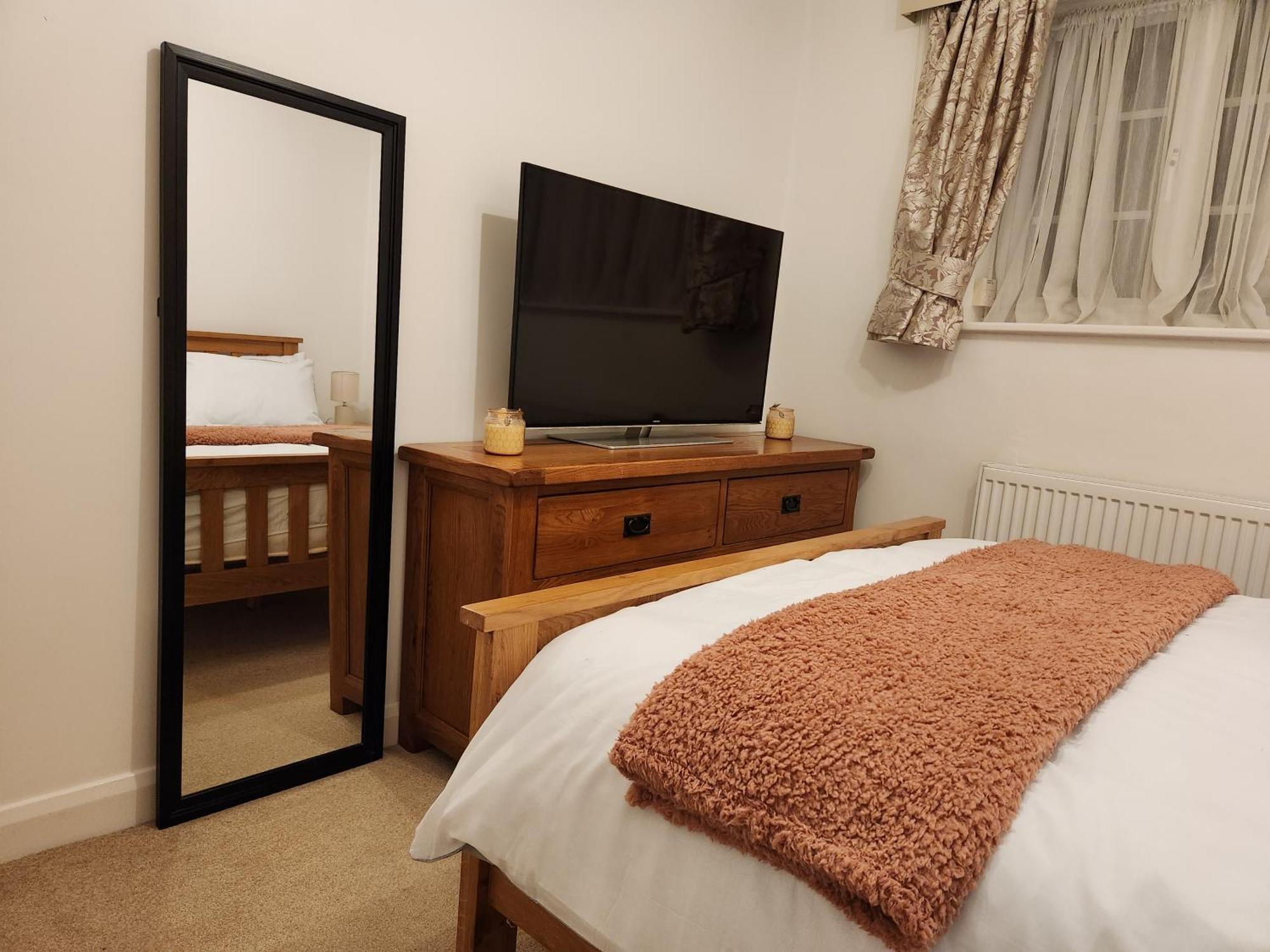 Elmdon House With 4 Spacious Bedrooms To Choose Birmingham Exterior photo
